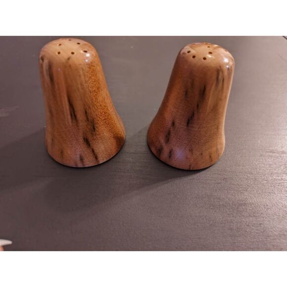 Pair of vintage Myrtlewood Yachats OR S&P shakers - Picture 3 of 6